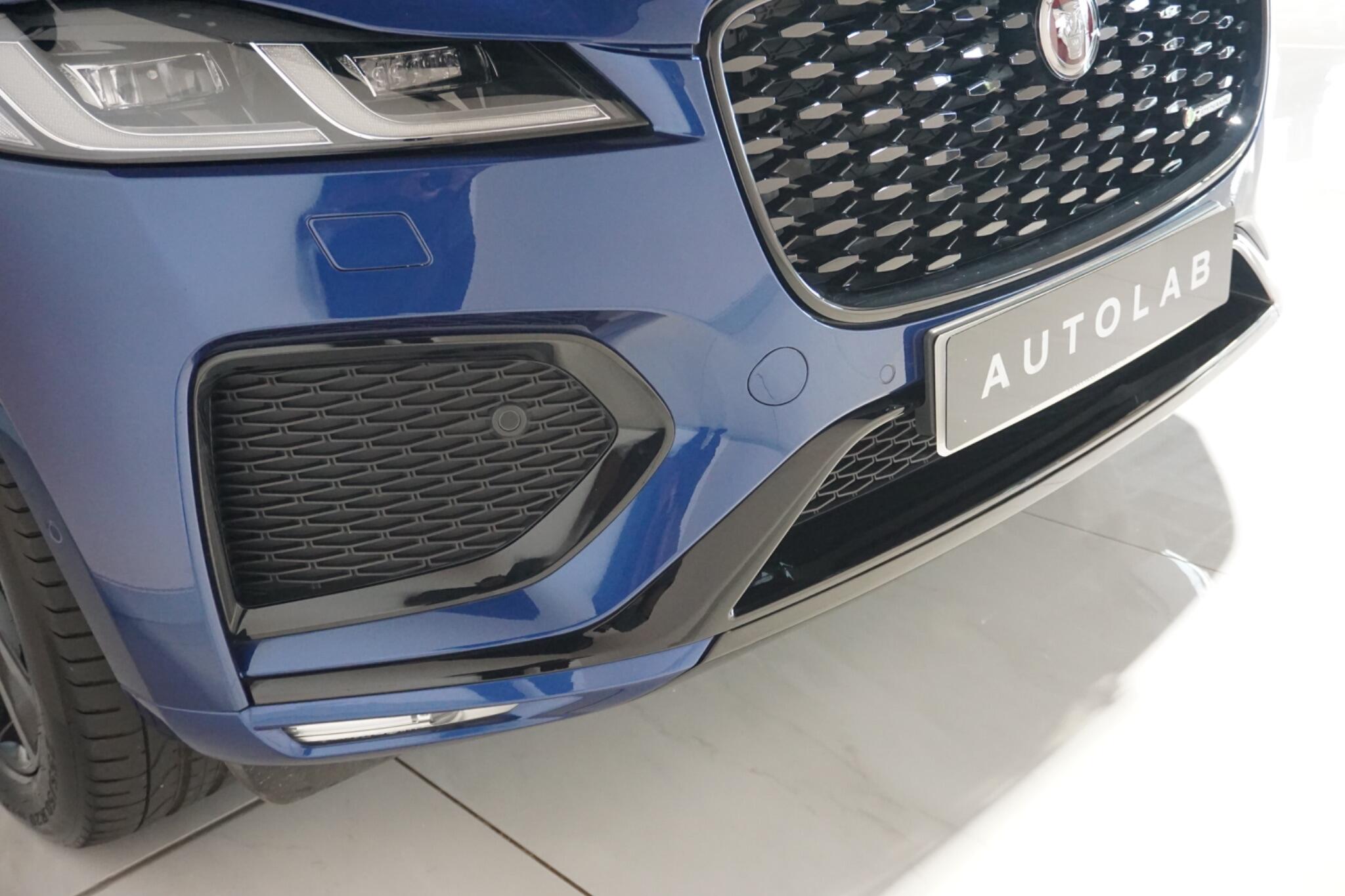 Jaguar F-PACE 3.0 D300 MHEV R-Dynamic SE SUV 5dr Diesel Auto AWD Euro 6 (s/s) (300 ps)